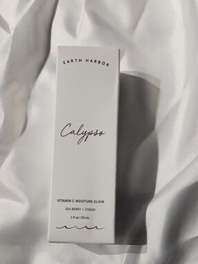 Earth Harbor Calypso Vitamin C Moisture Elixir — White